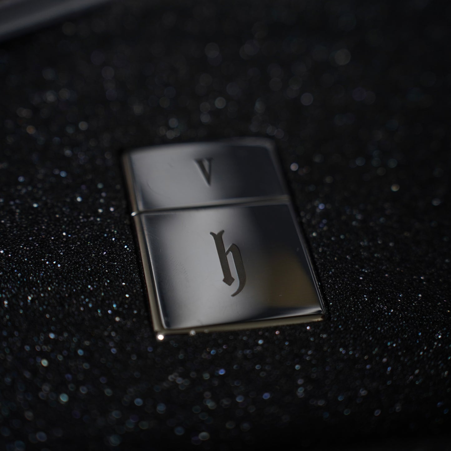 "hV"&"hV ZIPPO" set
