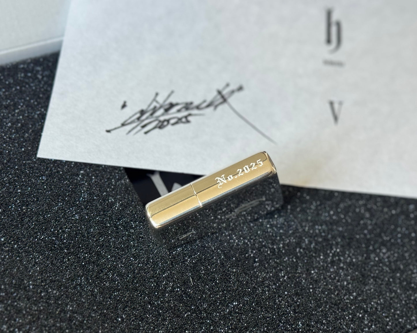"hV"&"hV ZIPPO" set